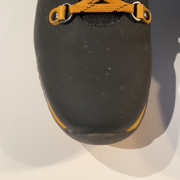 Women’s Cole Haan waterproof boots - Picture 3 of 9